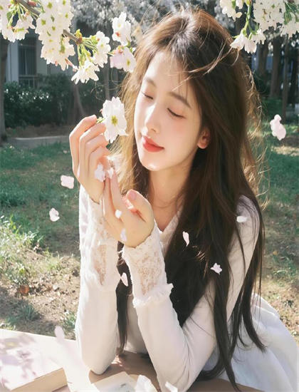 《Bloomin’咲村良子》不同结局版本比较：导演剪辑版差异分析，票房冠军