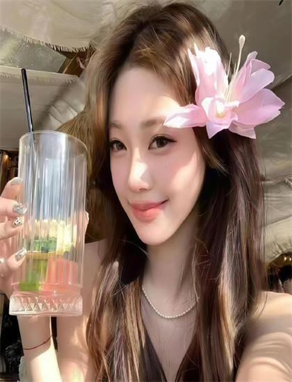 从文化视角看《我不可能和纸片人谈恋爱》：东西方文化的碰撞与融合 探索艺术与文化的互动关系